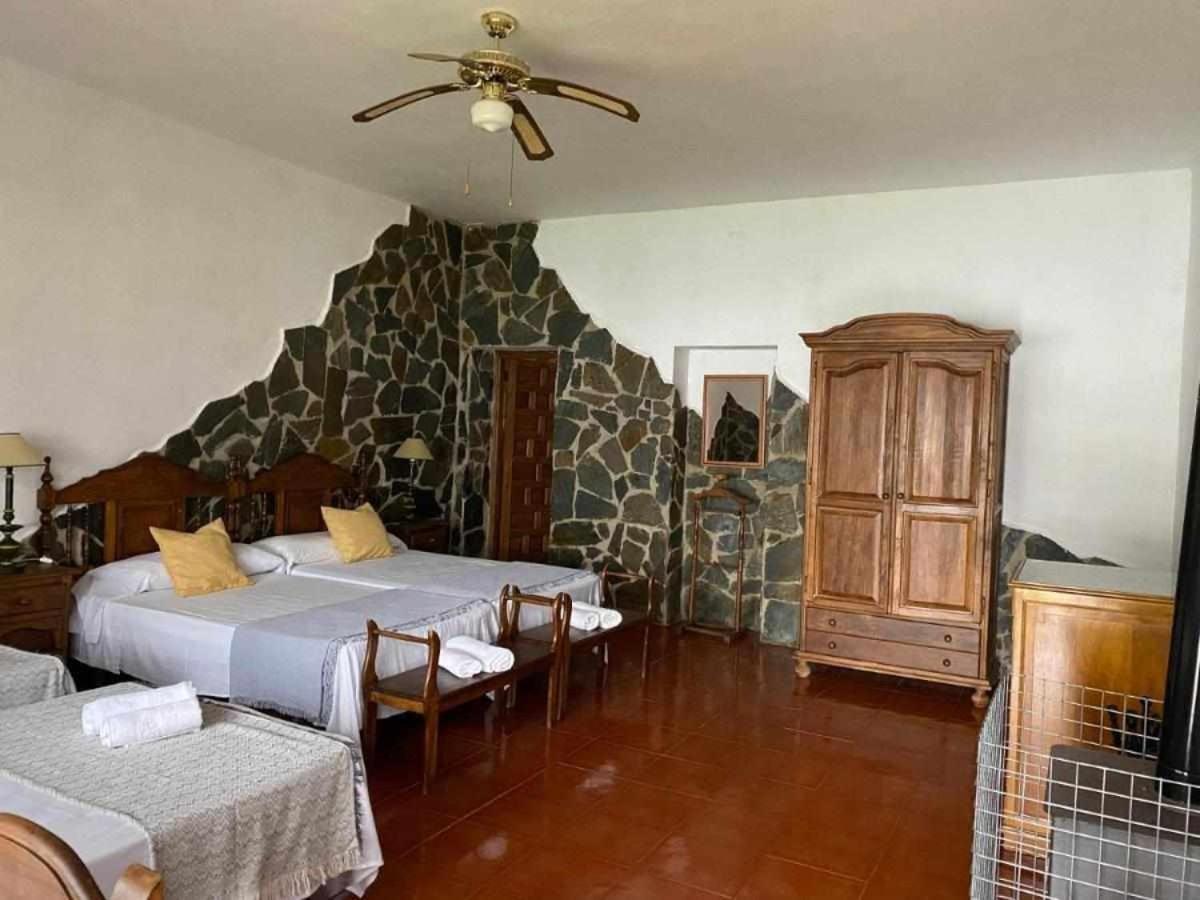 Hotel Rural Villa Torreaguila บาดาฮอส ภายนอก รูปภาพ